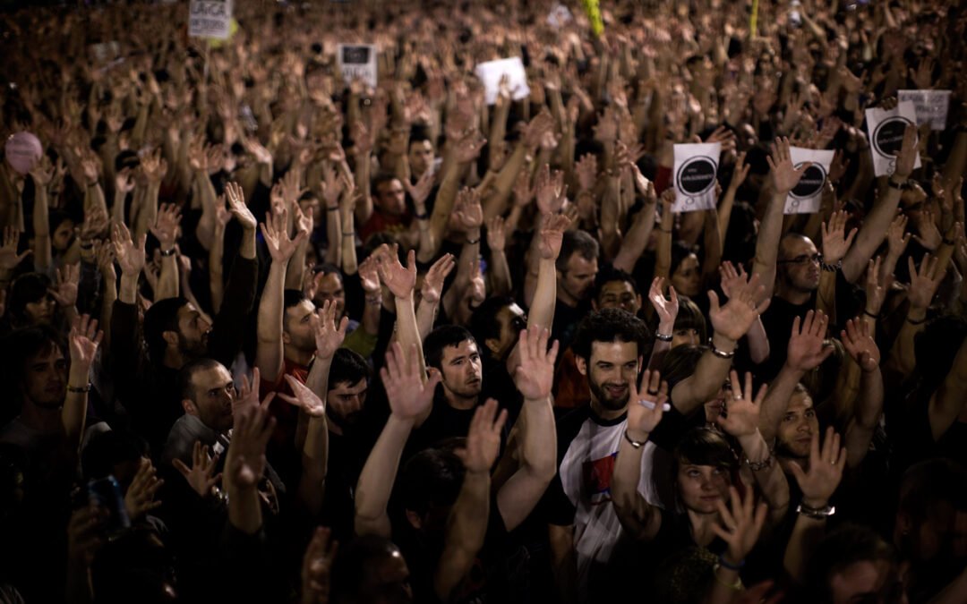 Толпы хардкор. Человек толпы. Много людей. Толпа с поднятыми руками. Много людей с поднятыми руками.